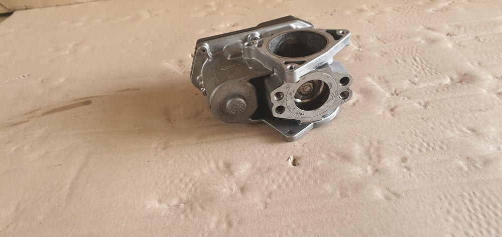 Supapa egr audi a4 b8 a5 8T Q5 a6 c6 2.0 tdi caga cjca 03L 131 501 K
