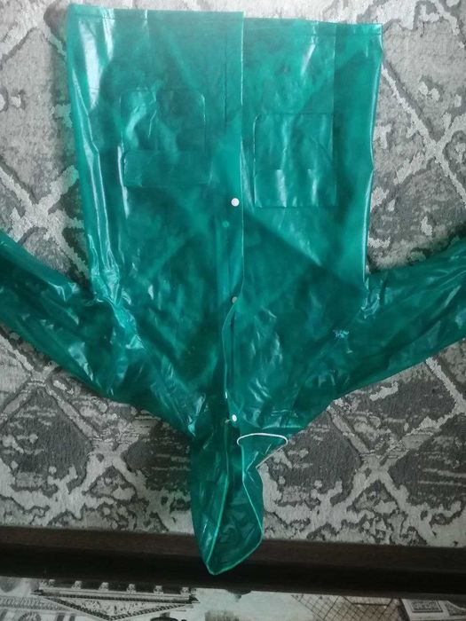 Дождевики для взрослого и детей.