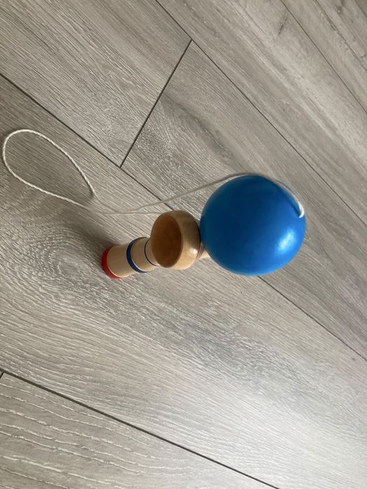 Kendama albastra