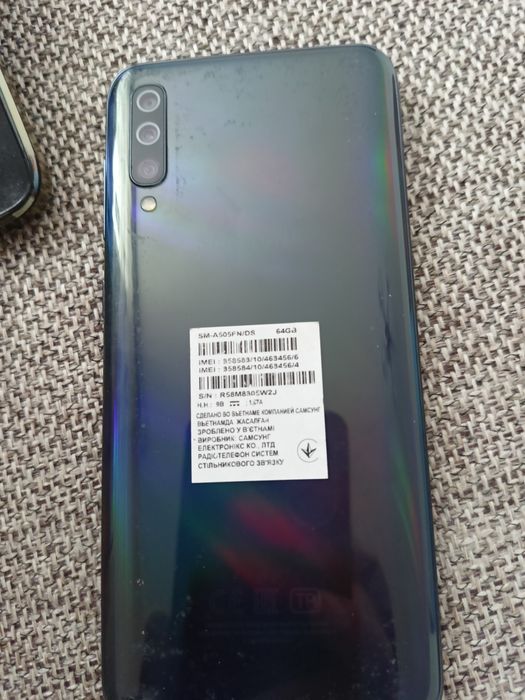 Телефон и аксессуар