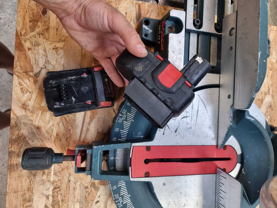 Circular Stationar Pendul Bosch Acumulatori Milwaukee M18 V