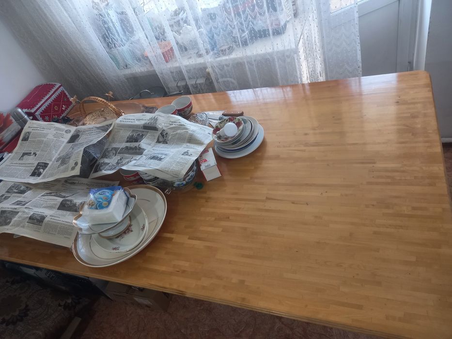 Стол высокий, большой