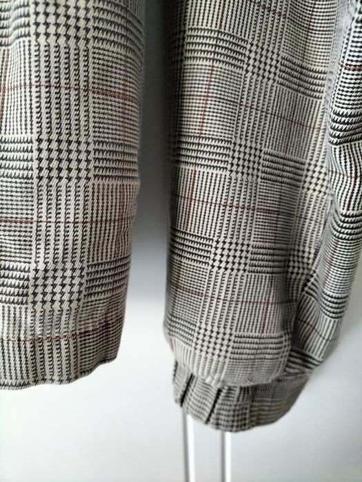 Дамска връхна дреха, ветровка.