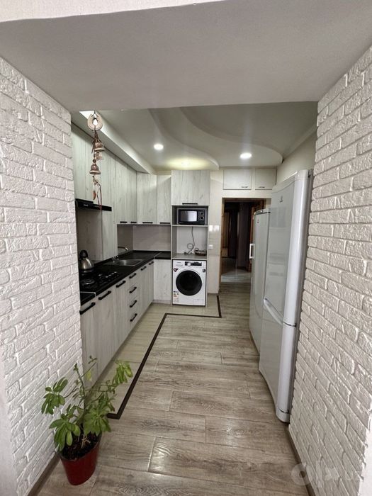 Продается 3в4х с ремонтом,77я серия,кирпич,85м2,Махтумкули,Авиагородок