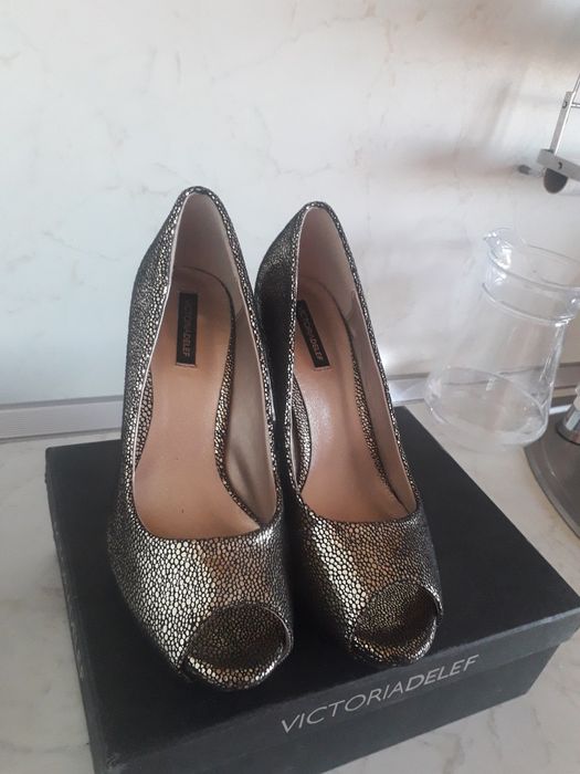 Нови дамски обувки