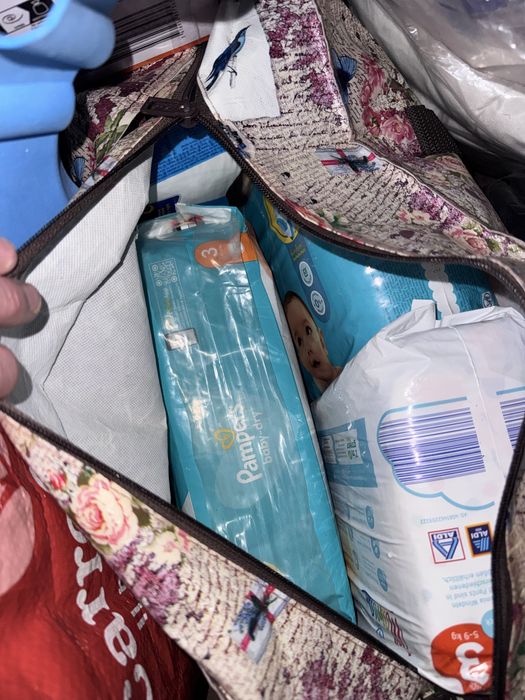 Vânzarea sau schimbul de scutece.