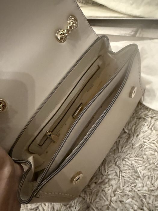 НОВА Дамска чанта Guess