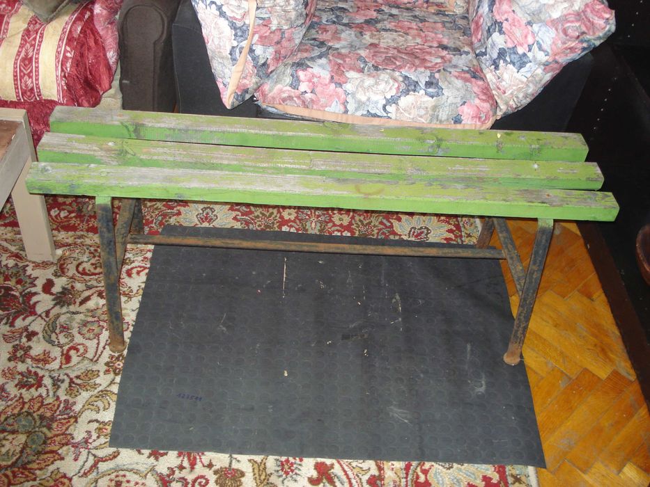 Градински пейки и столове