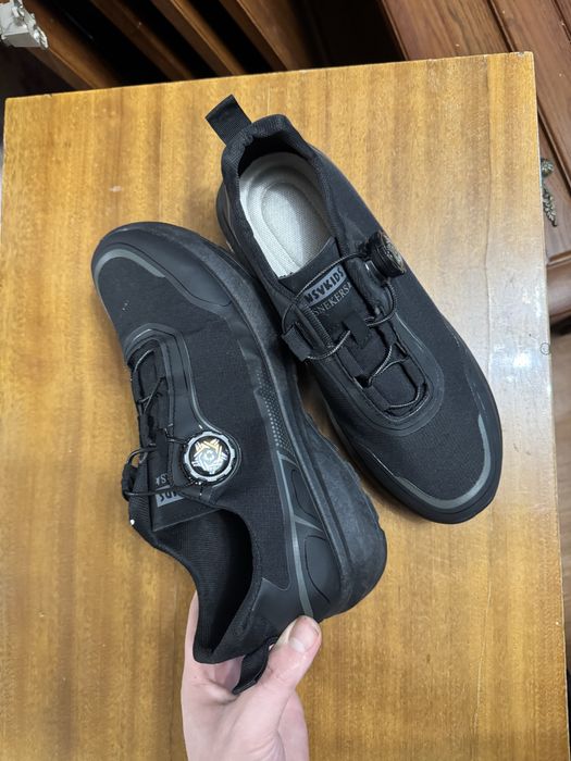 Новая обувь не разу  не надевали