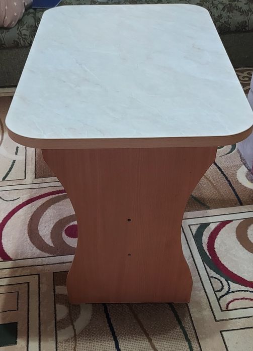 Продам кухонный стол