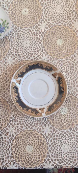 Nabor Chiroyli chashkalar va likopcha (serviz)