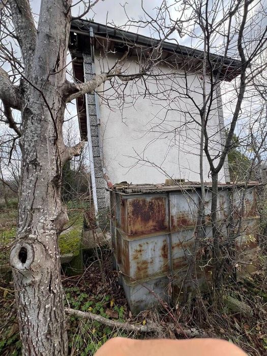Тухлена Къща на 2 Етажа в Казанлък, Вилна Зона "Старите Лозя" с 1.1 дка Двор