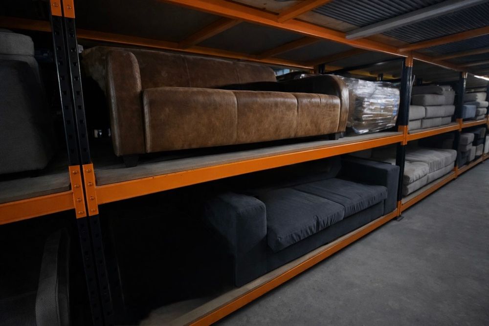 Stoc mobilier + obiecte decorative – vânzare integrală