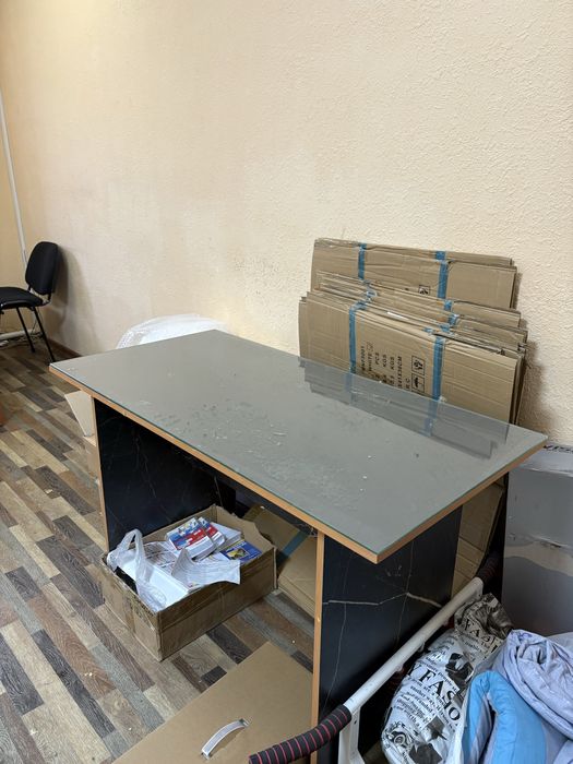 Стол каленным стеклом-17000