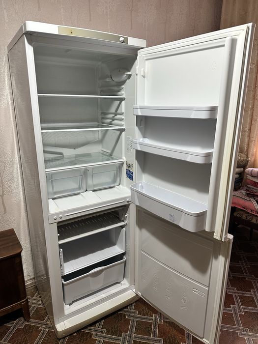 Холодильник indesit