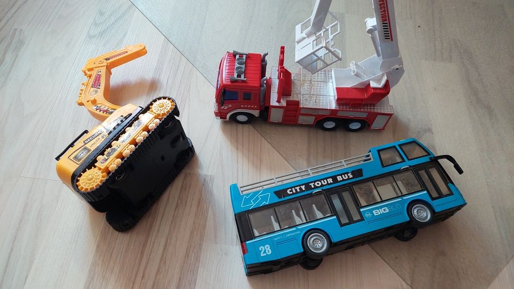 6 jucarii MARi nu noi Trenulet Exacavator Pompieri Autobuz