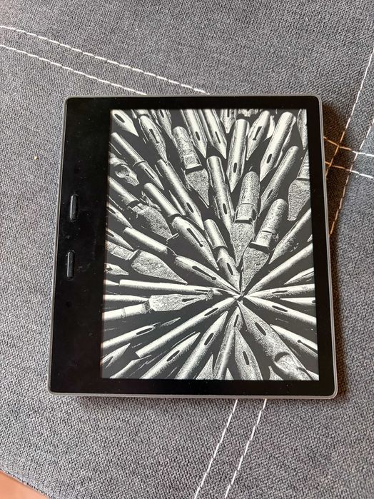 Kindle Oasis | Ecran 7 inchi | Rezistent la apă | Stare excelentă