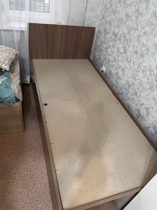 Продам кровать с матрасом. Срочно!!