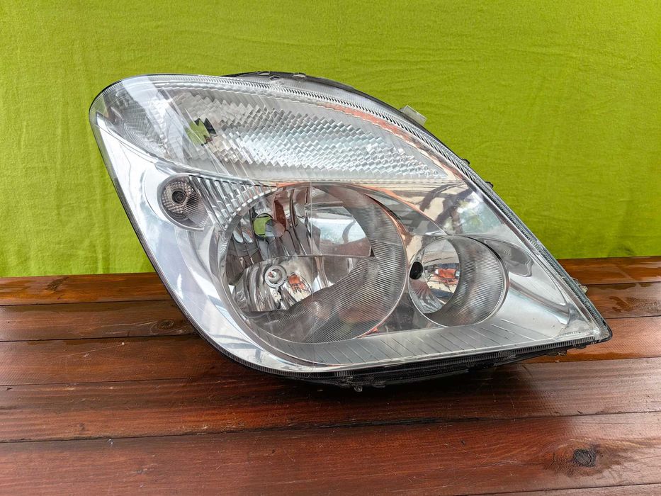 Фар за Mercedes Sprinter / Мерцедес Спринтер