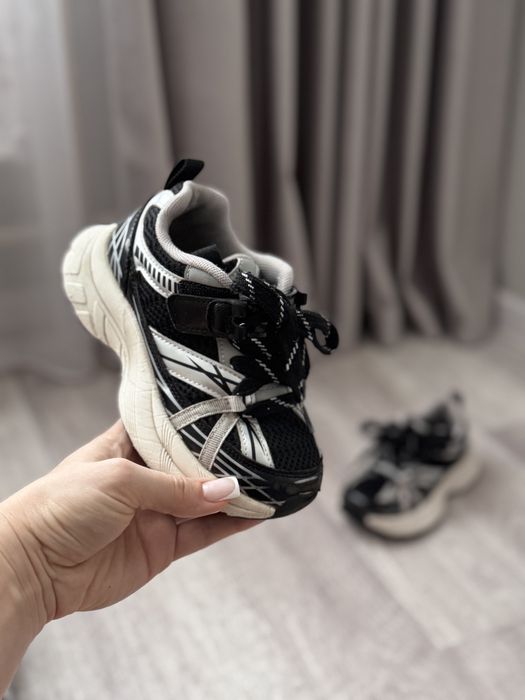 Продам обувь для девочки ( кроссовки, ботинки)