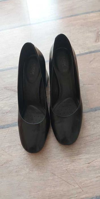 Маркови  анатомични  естествена кожа обувки с ток  38 номер 6.5см