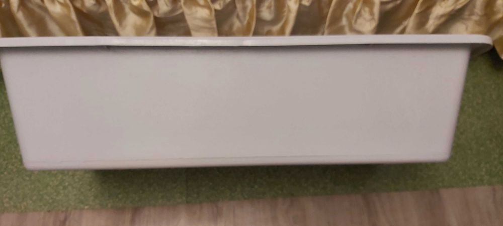 Продавам голямо корито 80на44на19