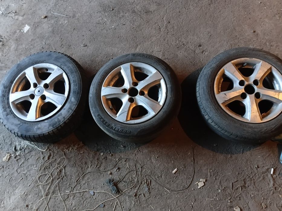 Продам шины с дисками 3штуки