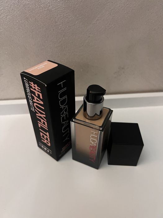Fond de ten Huda Beauty