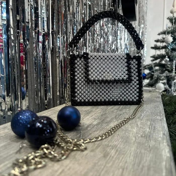 Сумка  из бусин черная