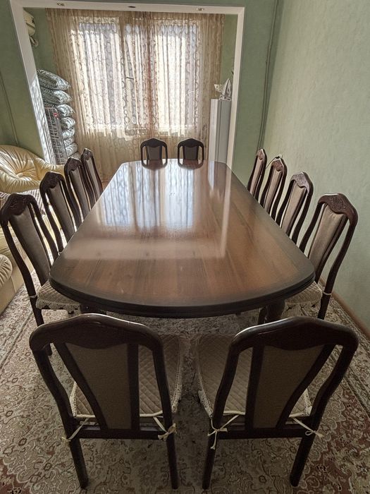 Стол со стульями
