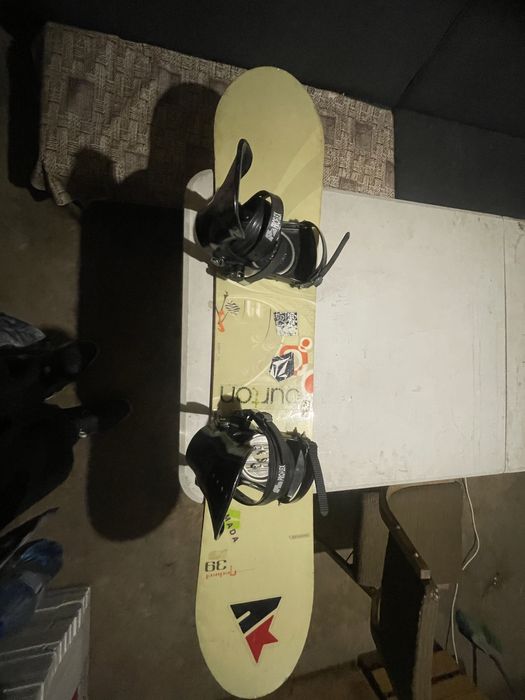 сноуборт с ботуши за него