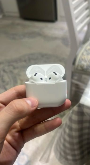 AirPods 4 серия.