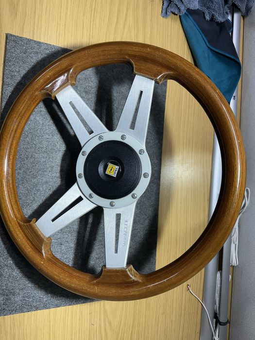 Volan sport din lemn Lecarra pentru Opel