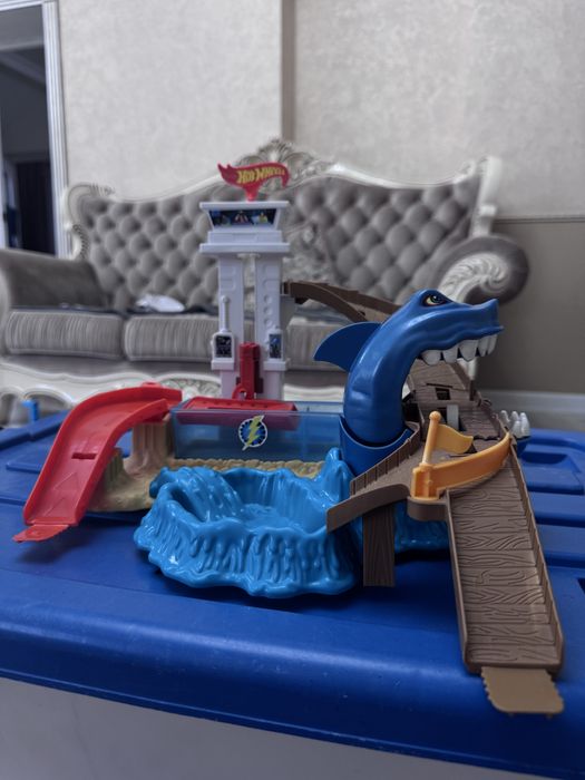 Трасса “Hot Wheels” акула