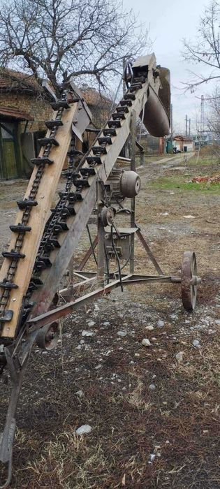 Български лопатков-зърно товарач