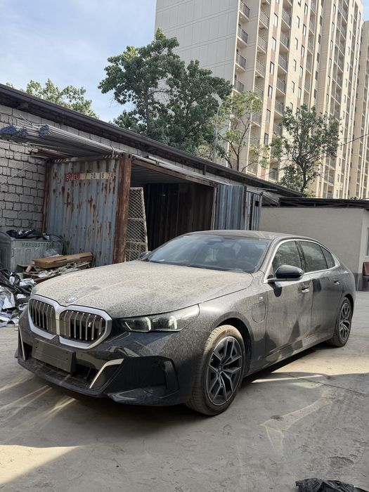 BMW i5 eDrive 40L 2025 Full TV