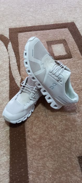 Adidasi On cloud dama