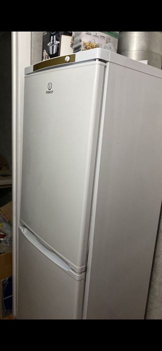 Холодильник Indesit