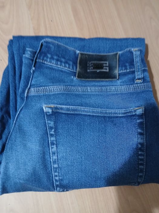 Джинсы б/у в отличном состоянии