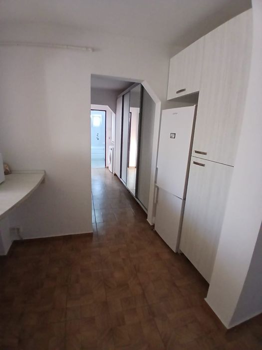 Inchiriez apartament Valea Rosie