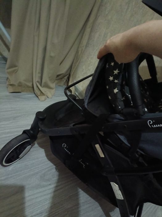 Продаётся детская коляска фирмы  Пьер Карлин коляска почти новая