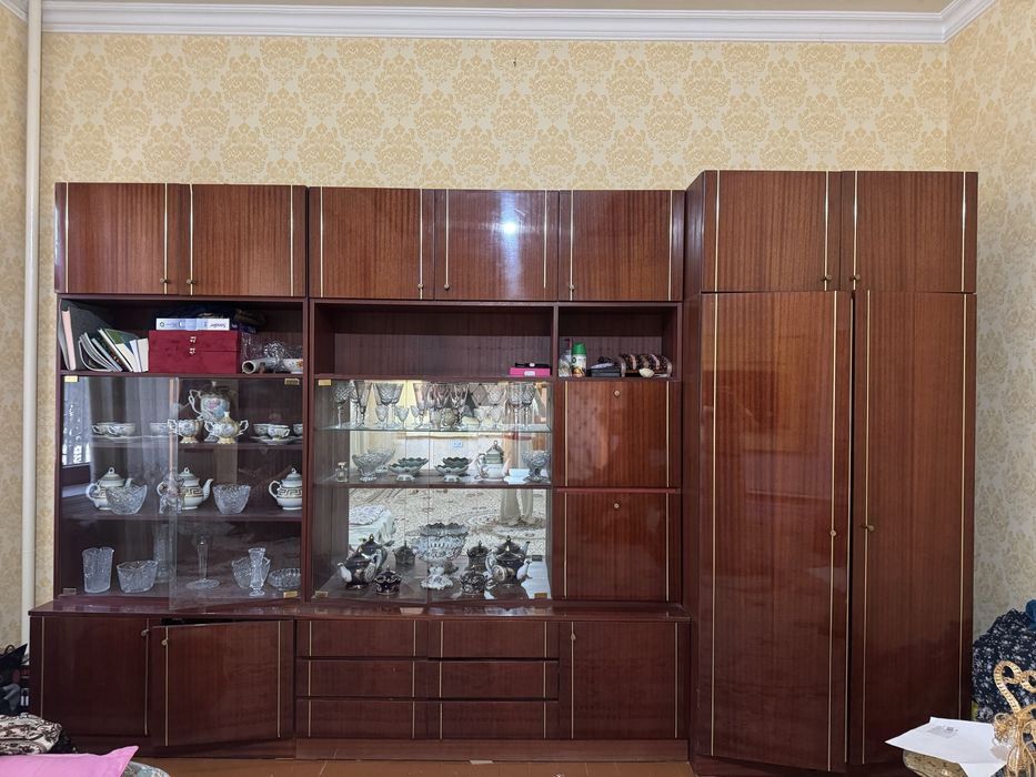 Стенка российский в хорошем качемтве с шкафом