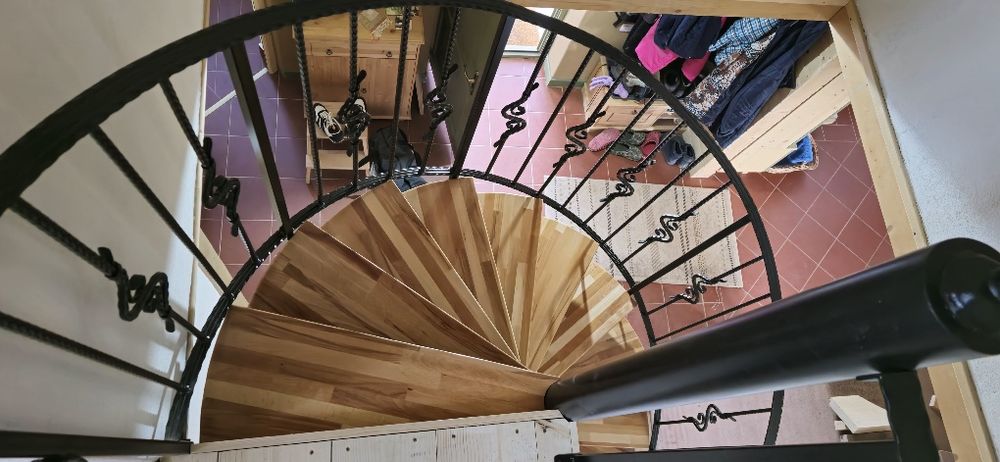 Scara metalica de interior, modulara.