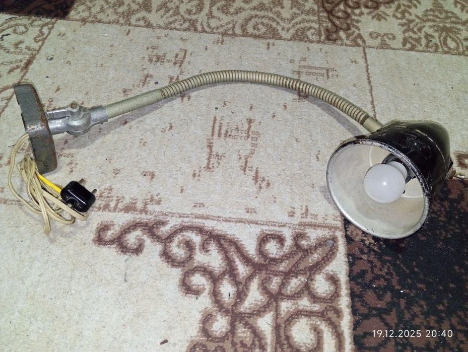 Настольный светильник