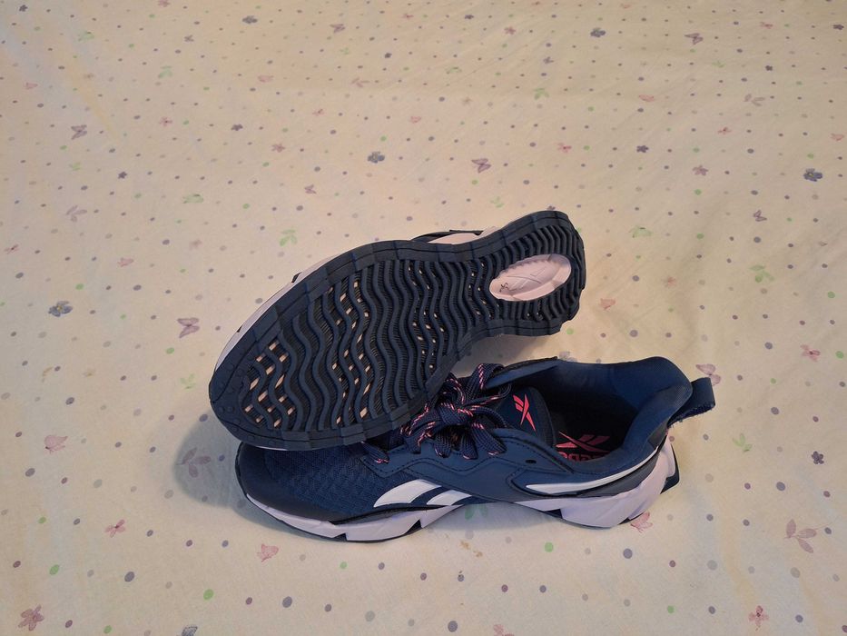 Чисто нови дамски маратонки REEBOK