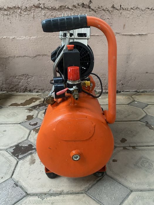 Продаю Компрессор.