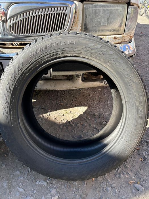 Продам шины шипованные комплект.