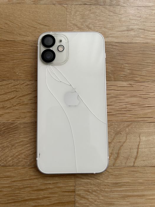 iPhone 12 mini бял