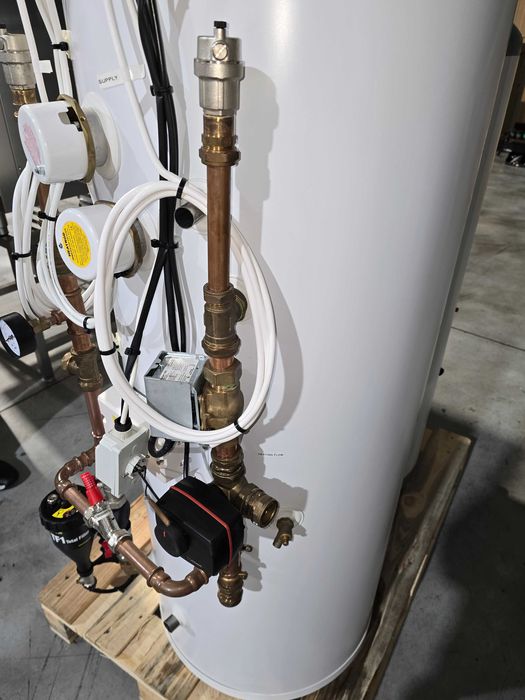 Неръждаем бойлер 250 литра със 3 квадрата серпентина