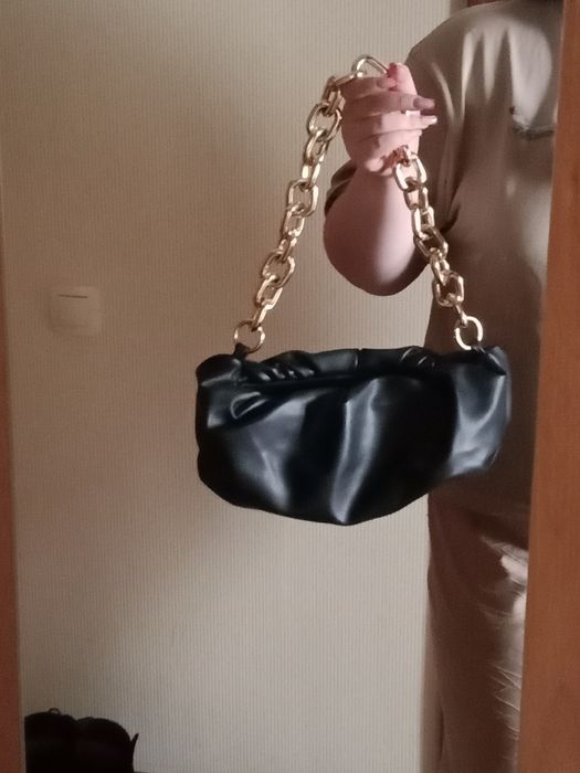 Продам сумочку с цепью